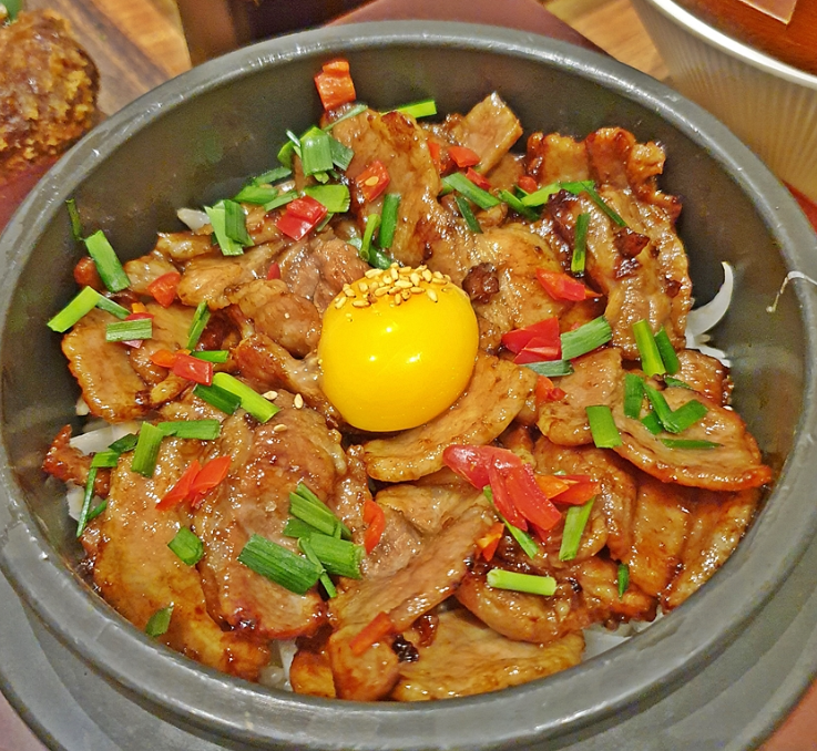 삼겹살 솥밥